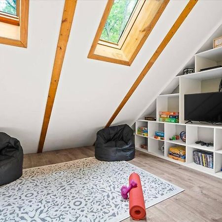 The Gingerbread House: 4 Bedroom Chalet, W/ Sunroom/Deck, Sleeps 12, Modern Amenities McGaheysville Extérieur photo