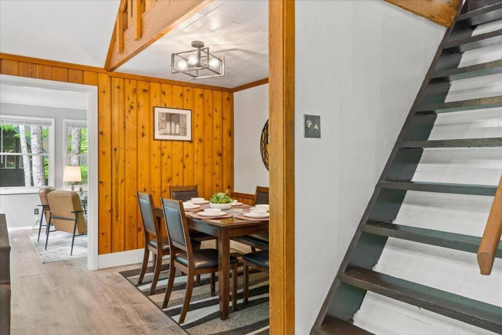 The Gingerbread House: 4 Bedroom Chalet, W/ Sunroom/Deck, Sleeps 12, Modern Amenities McGaheysville Extérieur photo