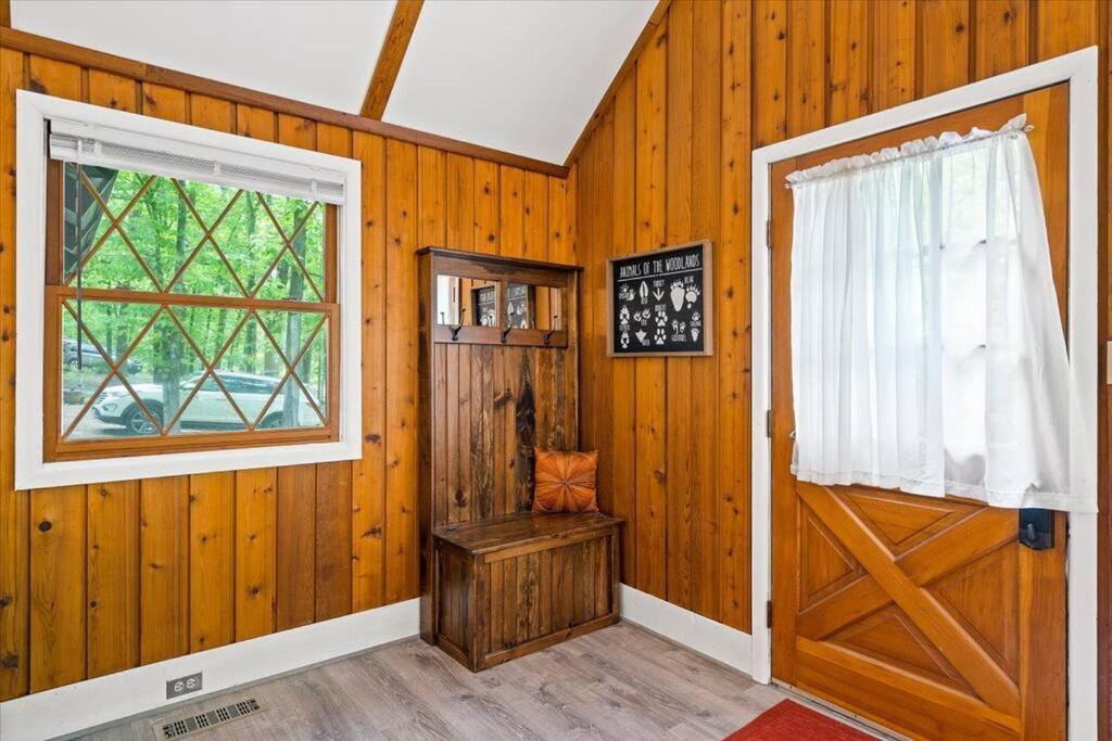 The Gingerbread House: 4 Bedroom Chalet, W/ Sunroom/Deck, Sleeps 12, Modern Amenities McGaheysville Extérieur photo