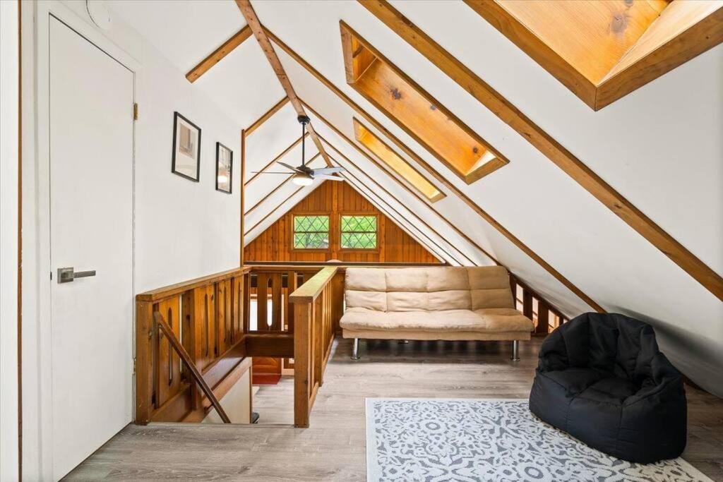 The Gingerbread House: 4 Bedroom Chalet, W/ Sunroom/Deck, Sleeps 12, Modern Amenities McGaheysville Extérieur photo
