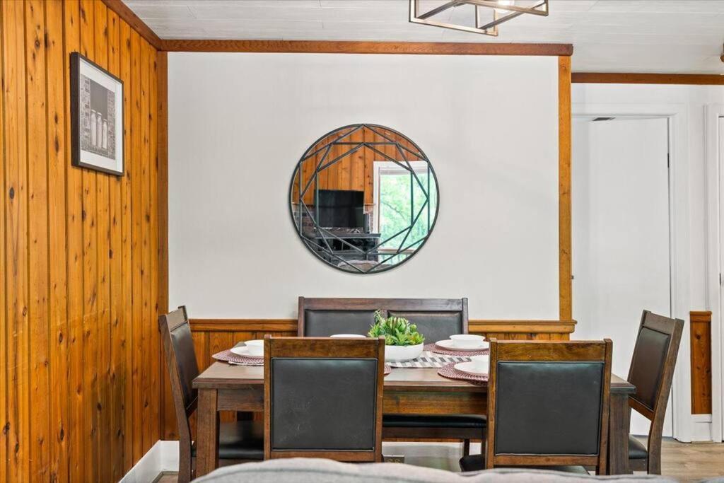 The Gingerbread House: 4 Bedroom Chalet, W/ Sunroom/Deck, Sleeps 12, Modern Amenities McGaheysville Extérieur photo