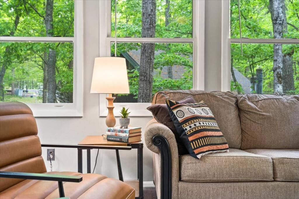 The Gingerbread House: 4 Bedroom Chalet, W/ Sunroom/Deck, Sleeps 12, Modern Amenities McGaheysville Extérieur photo