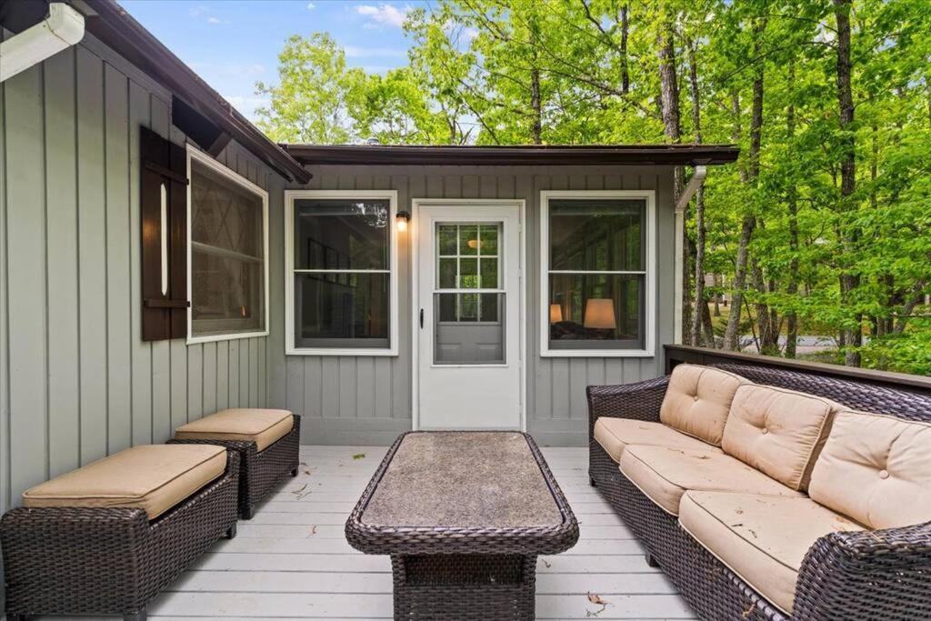 The Gingerbread House: 4 Bedroom Chalet, W/ Sunroom/Deck, Sleeps 12, Modern Amenities McGaheysville Extérieur photo