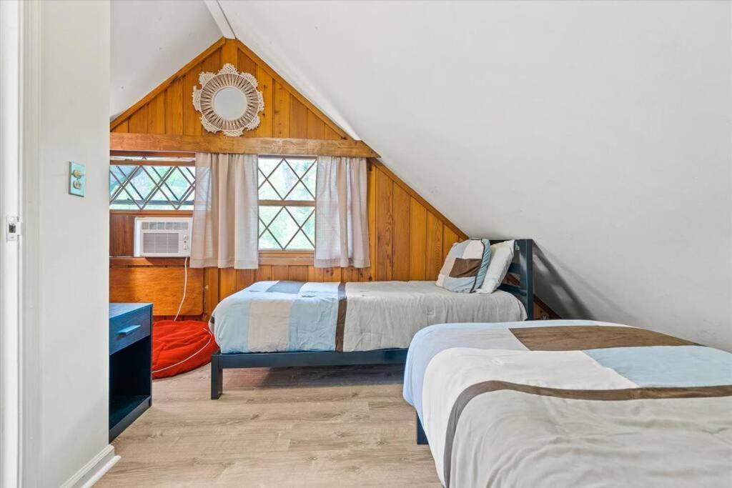 The Gingerbread House: 4 Bedroom Chalet, W/ Sunroom/Deck, Sleeps 12, Modern Amenities McGaheysville Extérieur photo