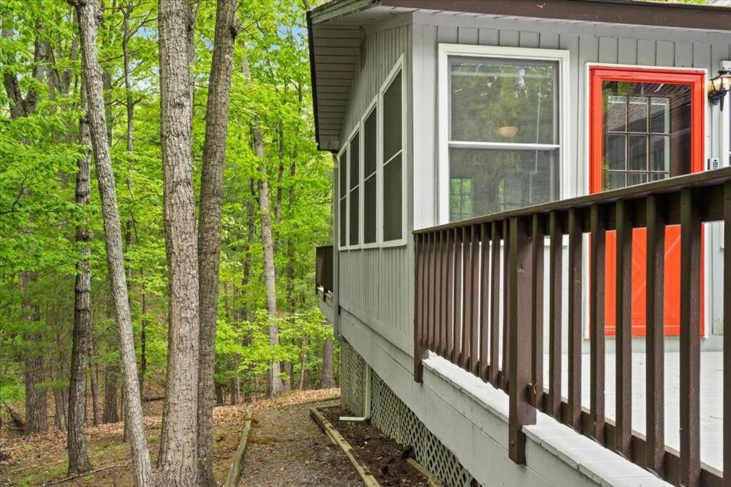 The Gingerbread House: 4 Bedroom Chalet, W/ Sunroom/Deck, Sleeps 12, Modern Amenities McGaheysville Extérieur photo