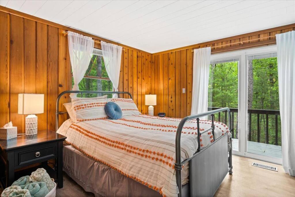 The Gingerbread House: 4 Bedroom Chalet, W/ Sunroom/Deck, Sleeps 12, Modern Amenities McGaheysville Extérieur photo