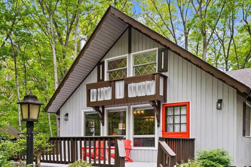 The Gingerbread House: 4 Bedroom Chalet, W/ Sunroom/Deck, Sleeps 12, Modern Amenities McGaheysville Extérieur photo