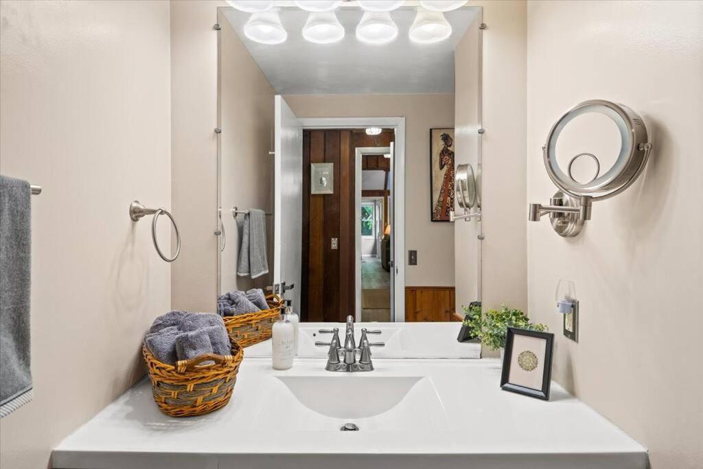 The Gingerbread House: 4 Bedroom Chalet, W/ Sunroom/Deck, Sleeps 12, Modern Amenities McGaheysville Extérieur photo