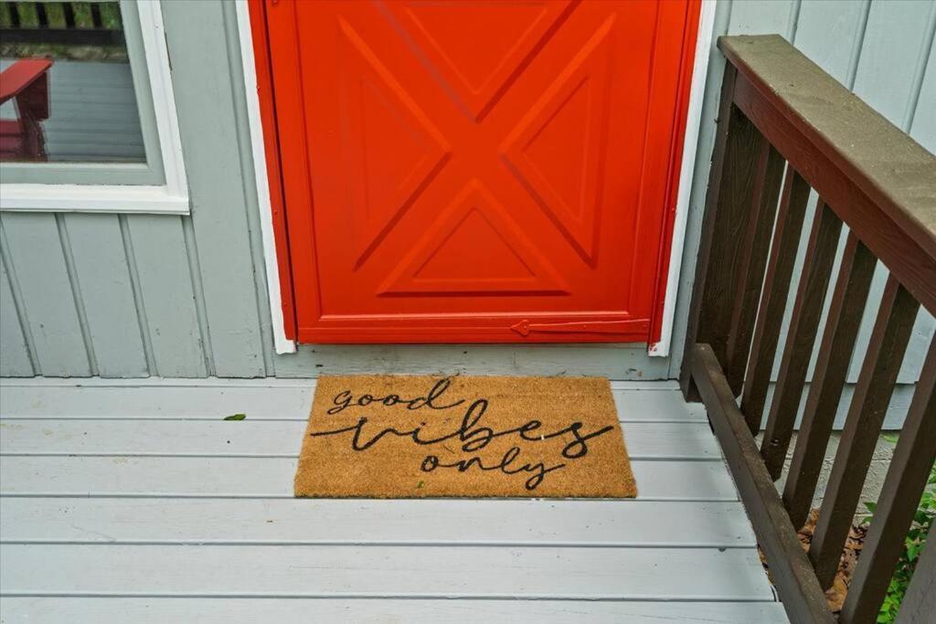 The Gingerbread House: 4 Bedroom Chalet, W/ Sunroom/Deck, Sleeps 12, Modern Amenities McGaheysville Extérieur photo