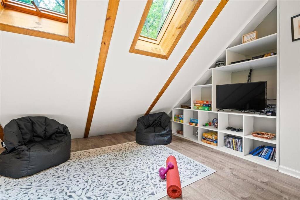 The Gingerbread House: 4 Bedroom Chalet, W/ Sunroom/Deck, Sleeps 12, Modern Amenities McGaheysville Extérieur photo