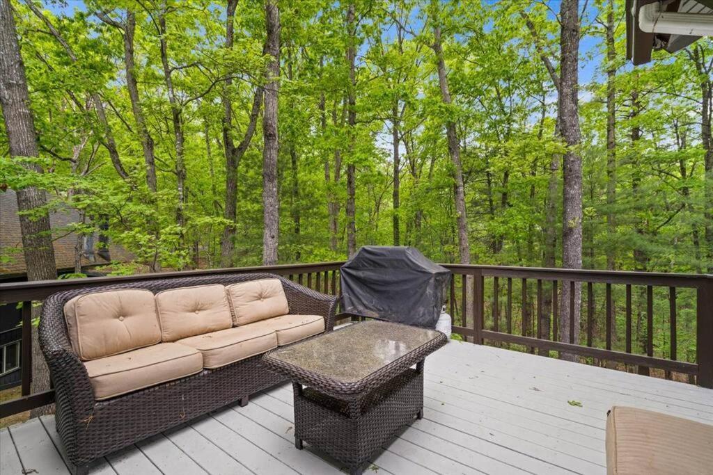 The Gingerbread House: 4 Bedroom Chalet, W/ Sunroom/Deck, Sleeps 12, Modern Amenities McGaheysville Extérieur photo